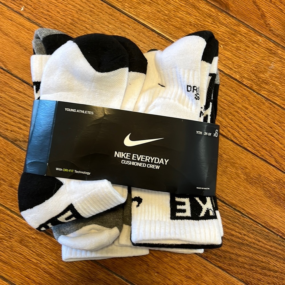 NWT, Nike crew socks.